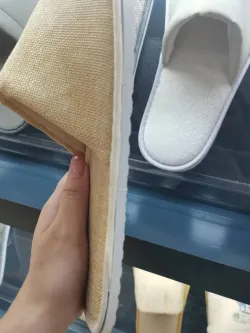 Zapatilla de hotel de doble vuelta